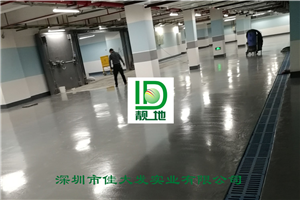 深圳市西北工业大学20000平方地下车库(坡道4mm车道2mm)撒砂(车位1mm)桔面施工